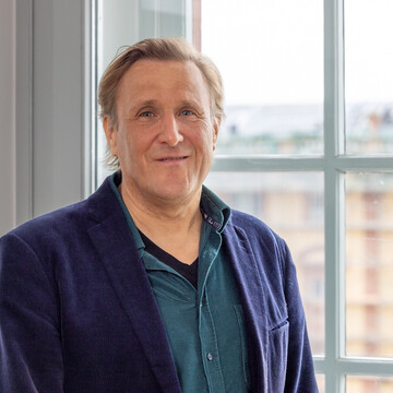 Dr. Robert Strohmeyer