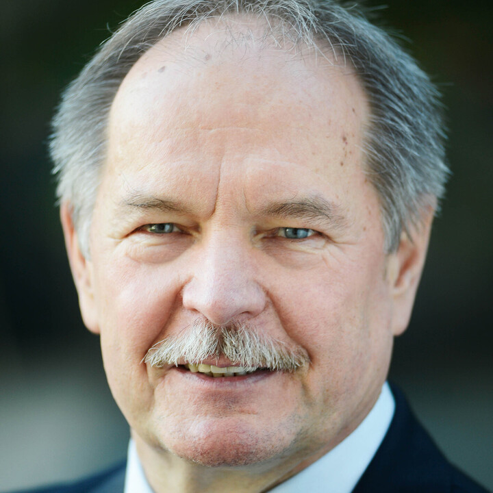 Dr. Peter Merten Portraitfoto eines Mannes.