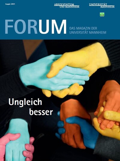 FORUM Cover Ausgabe 1/2011 mit dem Titel "Ungleich besser". Türkisfarbene, orangene, gelbe und blaue Hände geben sich die Hand.