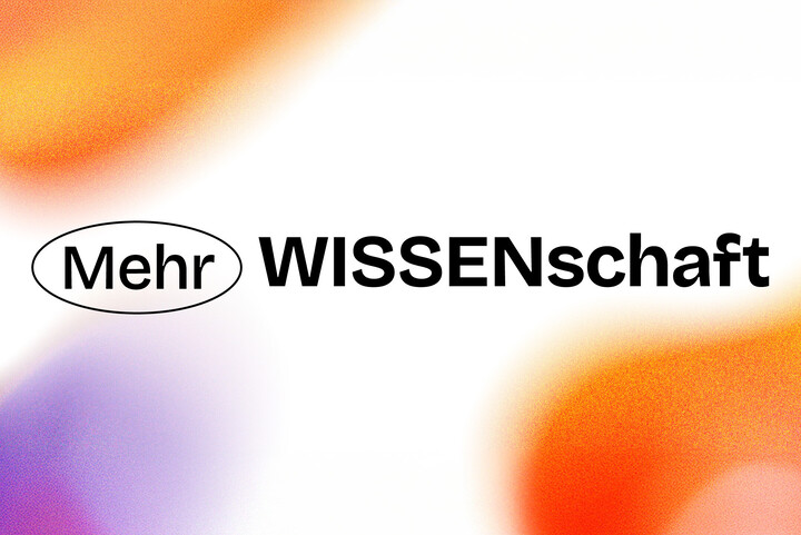Mehr Wissenschaft steht in schwarzer Schrift auf einem bunten Hintergrund.