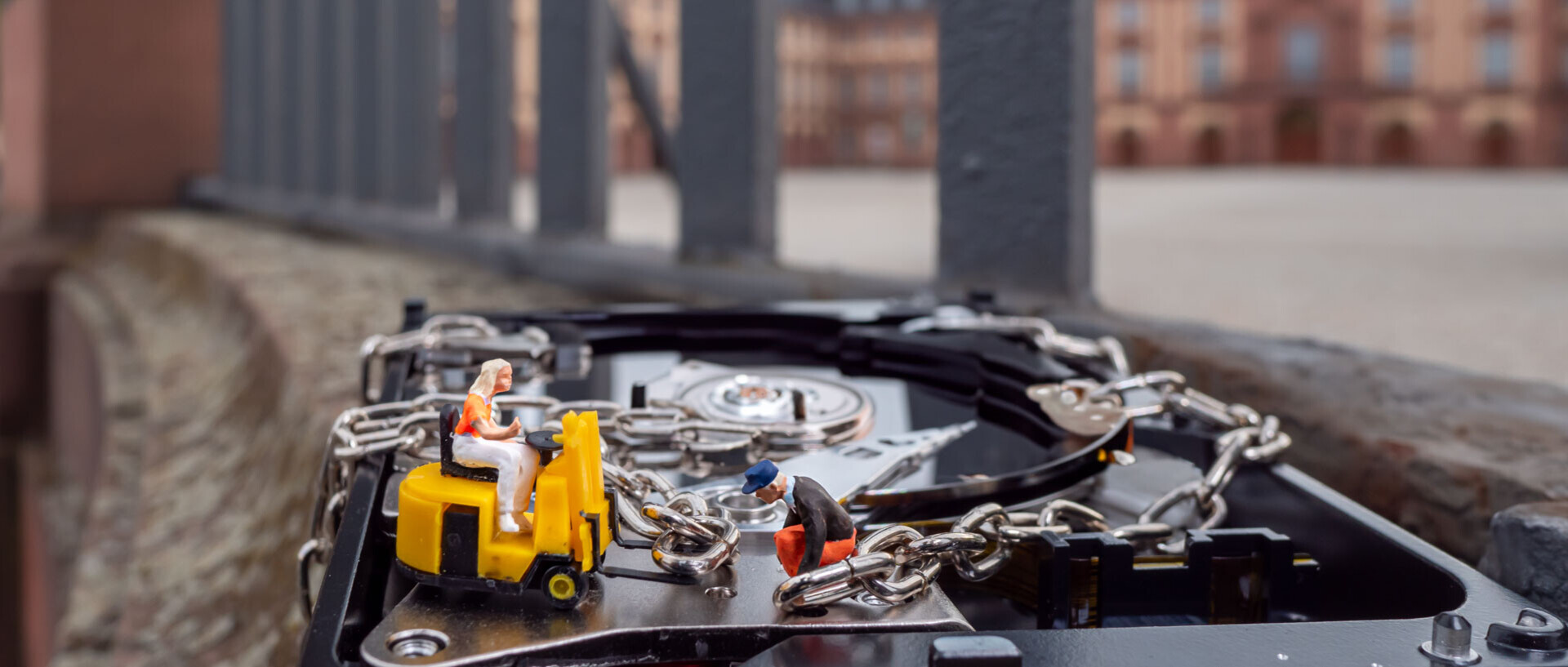The picture shows two miniature figures encrypting a hard disk.
