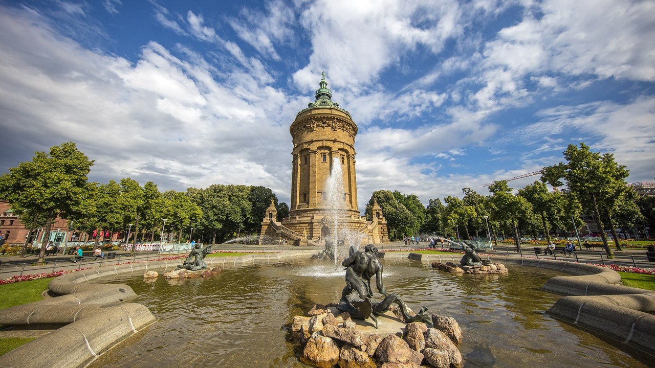 Water tower Mannheim with fountain in foreground