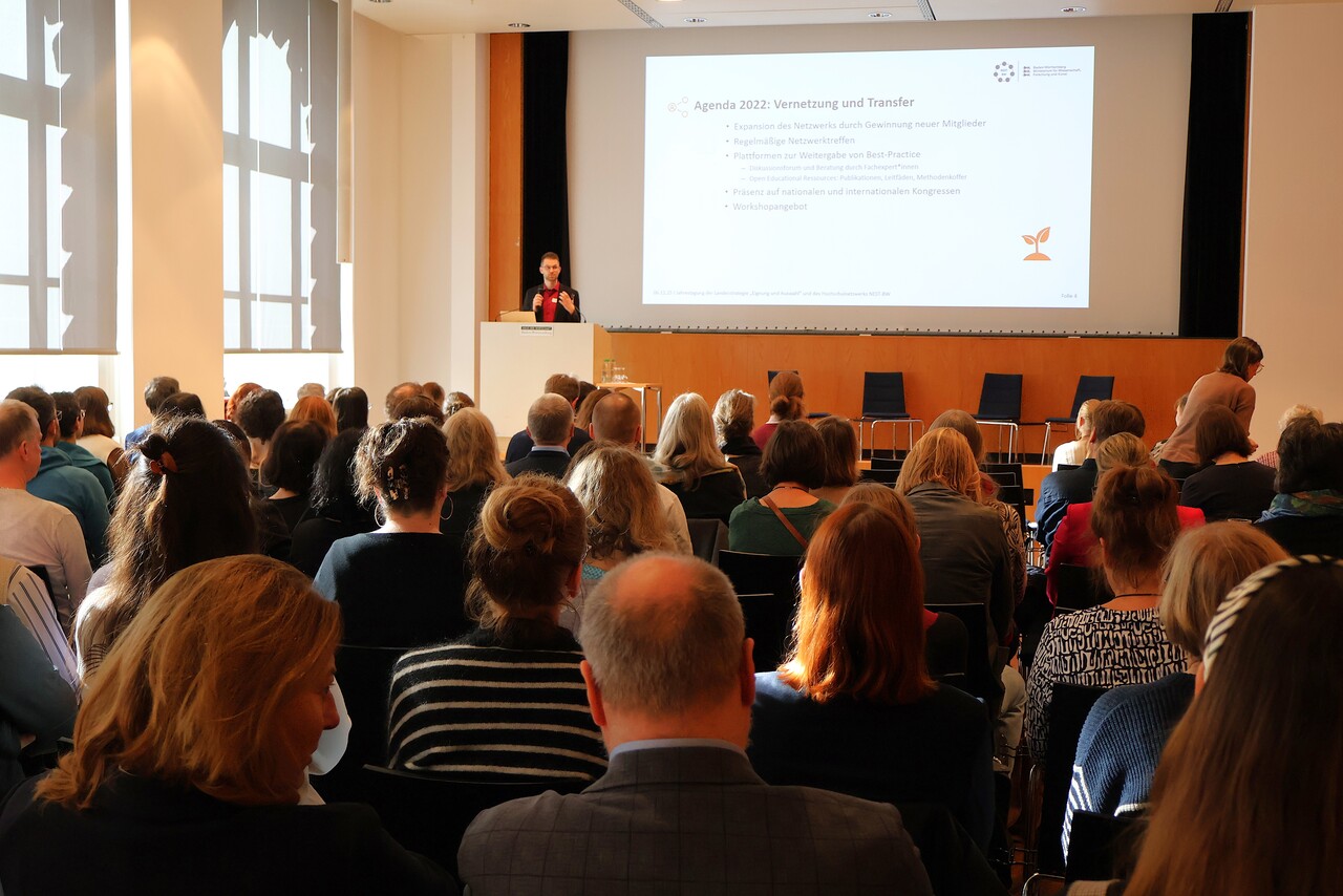 PD Dr. Stefan Janke eröffnet die Tagung aus Perspektive des Publikums.