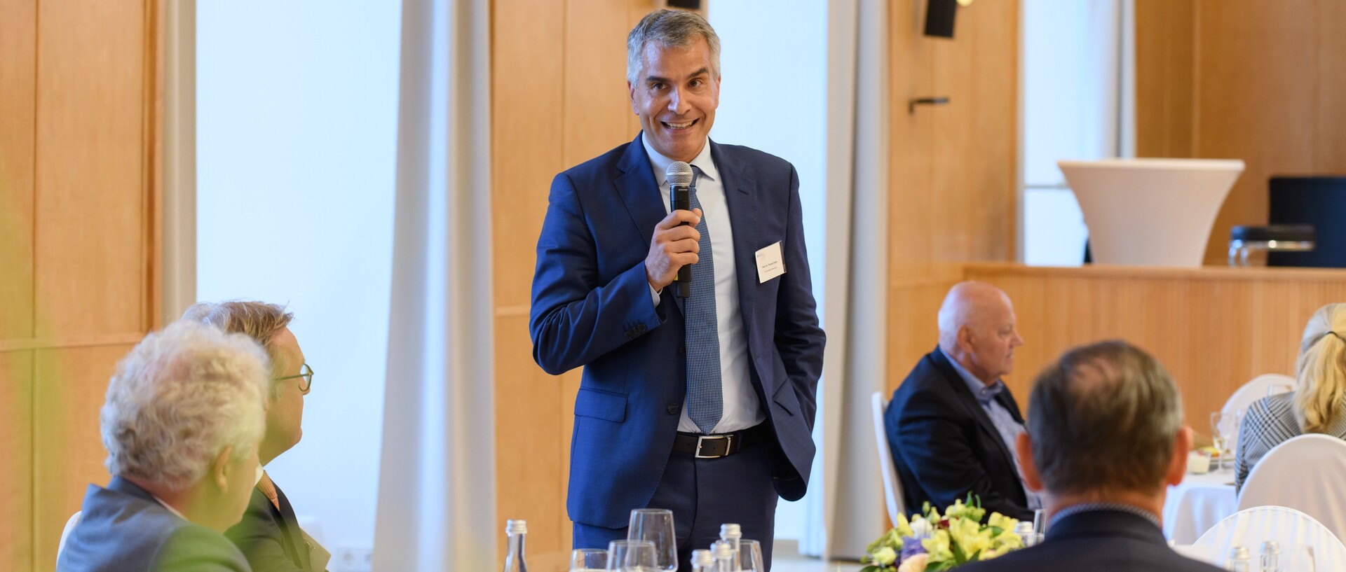 Rektor Fetzer spricht bei einer Veranstaltung