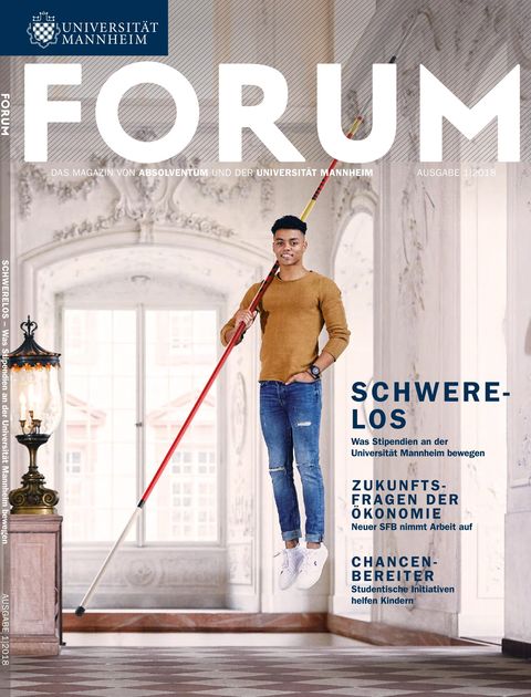 Titelblatt des FORUM-Magazins: Ein Mann schwebt im Flur des Schlosses. Er trägt einen Stabhochsprungstab.