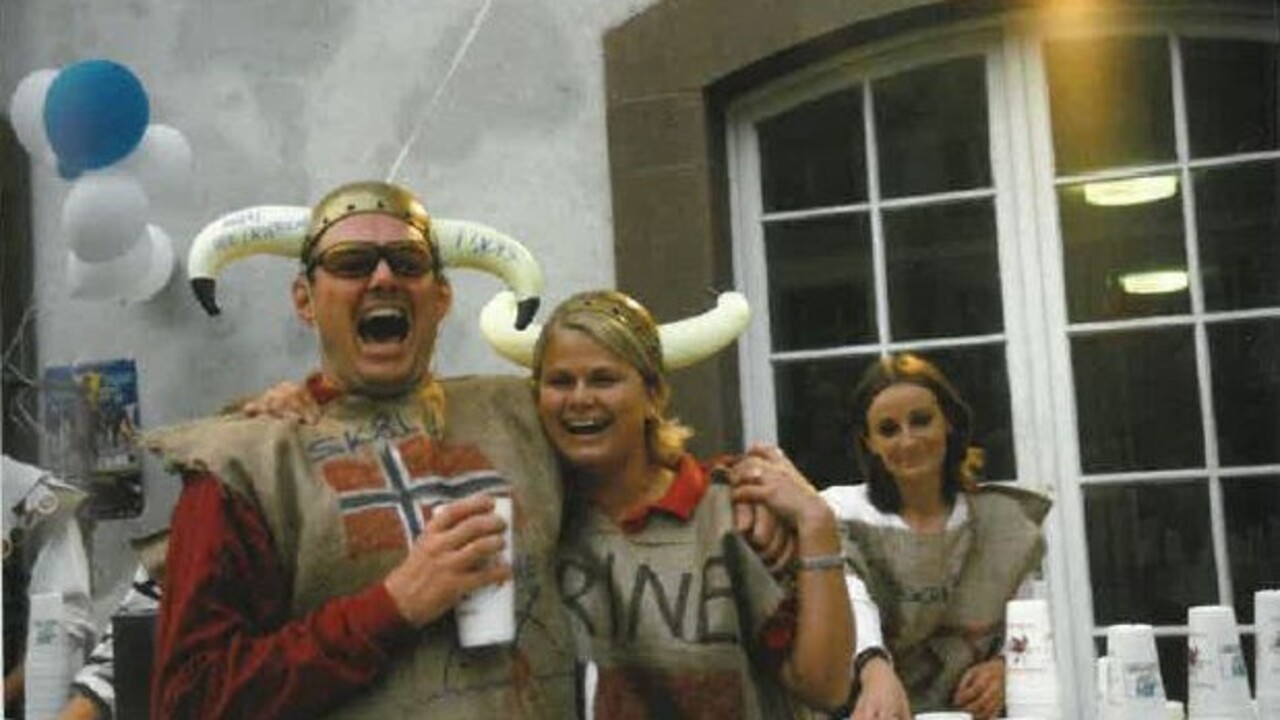 Als Norweger*innen verkleidete Studierende auf einer Party im Schneckenhof im Jahr 1997