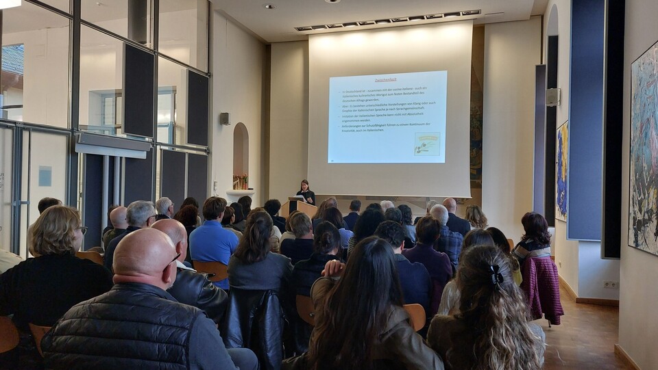 Prof. Dr. Antje Lobin beim Vortrag zum Italian Sounding