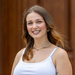 Ein Portrait von Samira Schuette