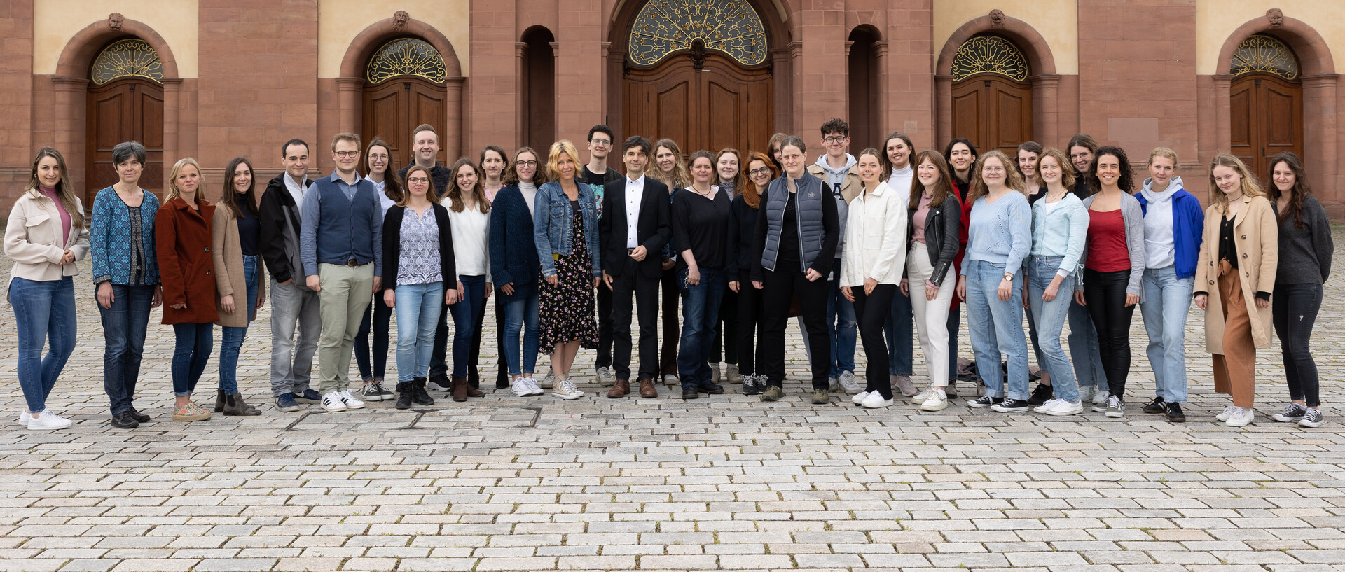 Die Mitarbeiter*innen der psychotherapeutischen Hochschulambulanz und des Lehrstuhls am Otto-Selz-Instituts.