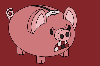 Ein grimmig schauendes altrosafarbenes Sparschwein mit Pflaster auf dem Kopf