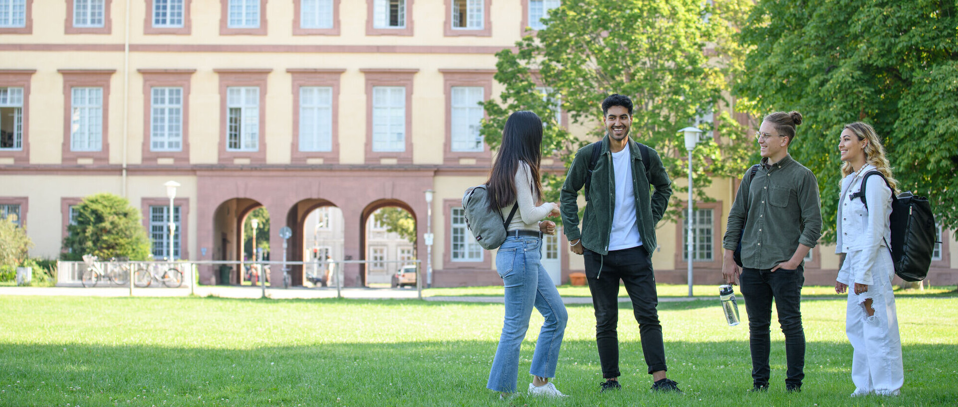 Studierende am Mensawiese, Campusleben