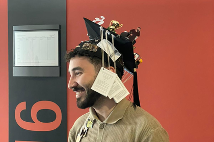 Picture showing Emre Alagöz right after the successful defense of this thesis.