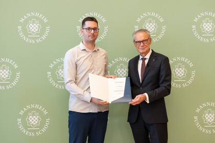 Aleksandar Blečić receives award while wearing a white shirt.