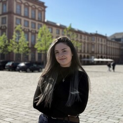 Porträt Pamela Gjanci