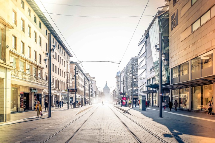 Haupteinkaufsstraße Planken inmitten der Mannheimer Quadrate