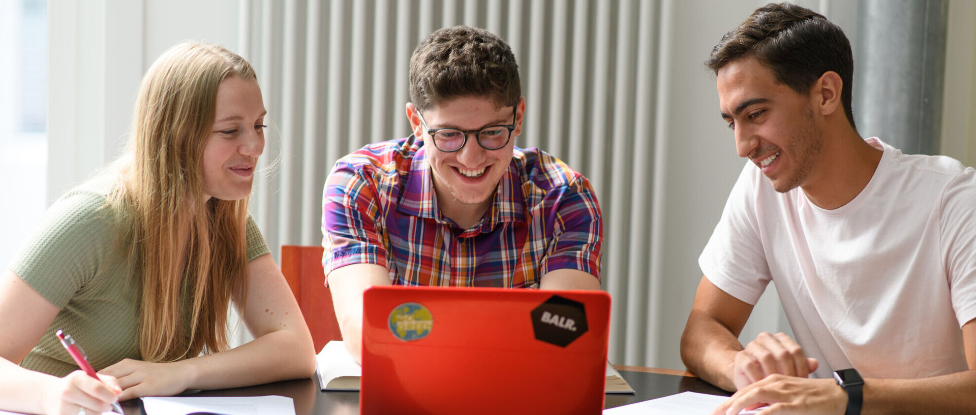 Studierende in der A3-Bibliothek