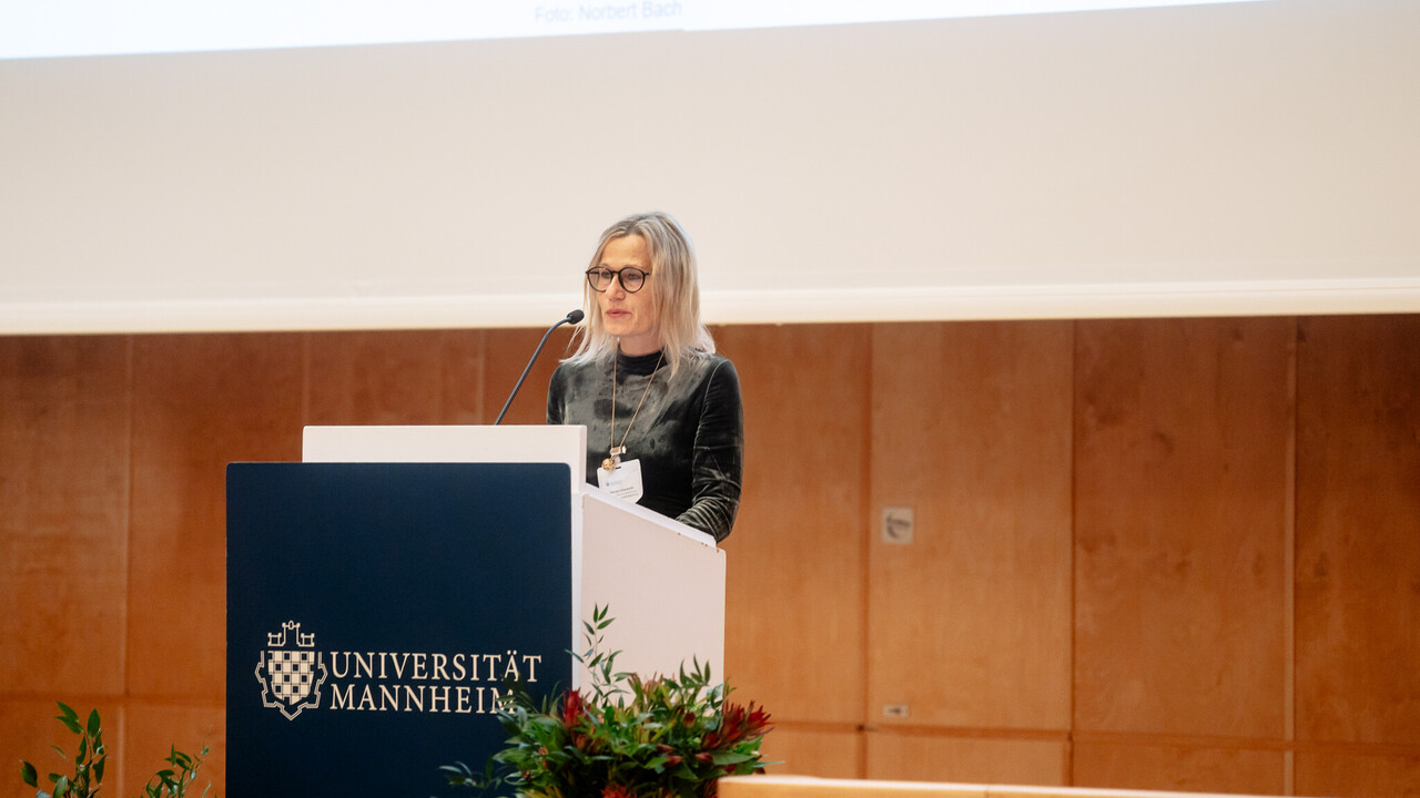 Festrednerin Sabrina Scherbarth (ehrenamtliche Geschäftsführerin der Stiftung Universität Mannheim)