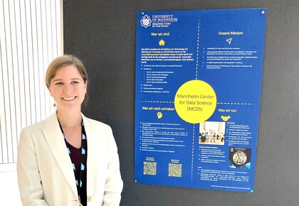 Dr. Lea Oberländer auf der Informatik 2023 mit einem Poster zu den Aktivitäten des MCDS