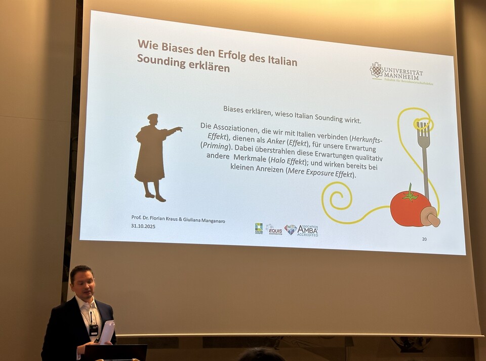 Prof. Dr. Florian Kraus beim Vortrag