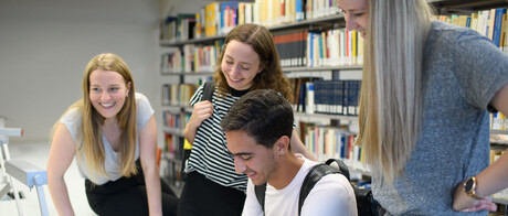 Lerngruppe in der A3-Bibliothek