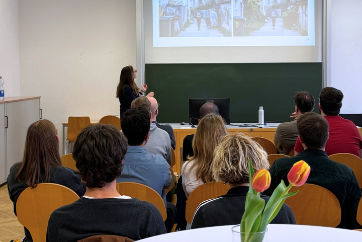 Foto des Hörsaals bei Academic Speed Dating während eines Keynote Vortrags