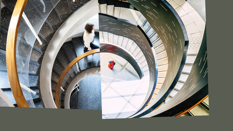 Bilder Collage vonm zwei Wendeltreppen, die zusammen zu einer verschmelzen.