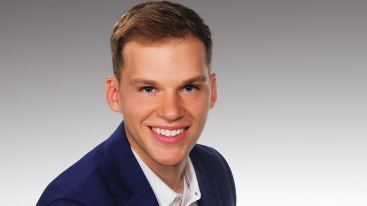 Alexander Hübsch wearing a white shirt and a black jacket