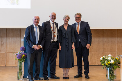 Dr. Dr. h.c. Manfred Fuchs, Prof. Dr. Thomas Puhl, Dr. Susanne Fuchs und Stefan Fuchs (v.l.n.r.)