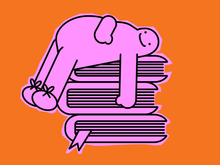 Eine pinkfarbene illustrierte Figur liegt auf einem Stapel Bücher, sie wirkt erschöpft, lächelt aber. Der Hintergrund ist orange. 