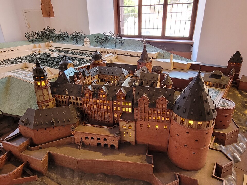 Ein Miniaturmodell des unzerstörten Heidelberger Schlosses.