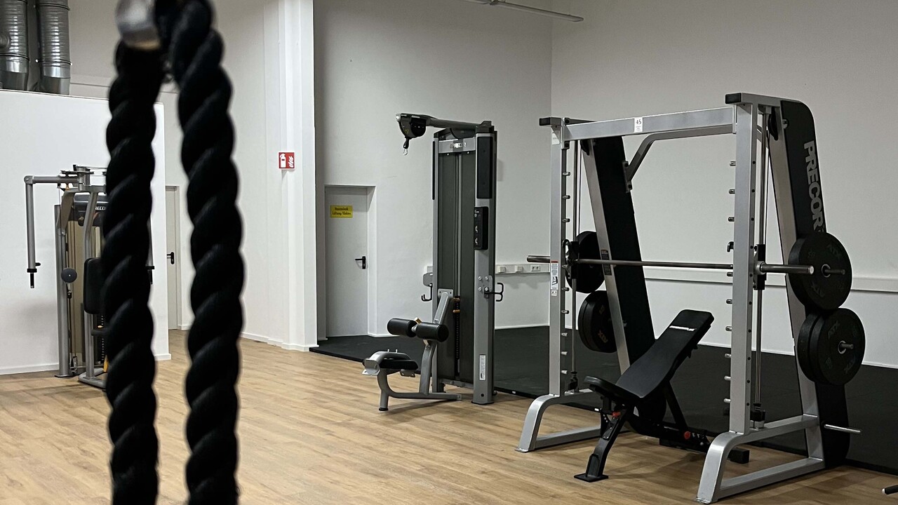 Langhantel Station in einem Fitnessstudio