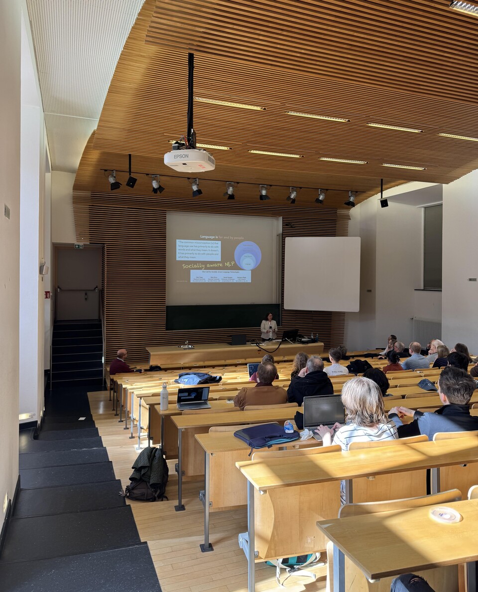 Bild der Distinguished Lecture im Hörsaal, von hinten