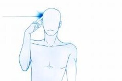 Die Silhouette einer Person, die sich an den Kopf fasst. An dieser Stelle ist ein großer blauer Fleck.
