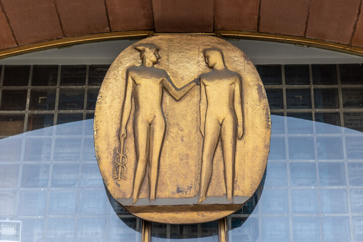 Bronzeschild mit Figuren 