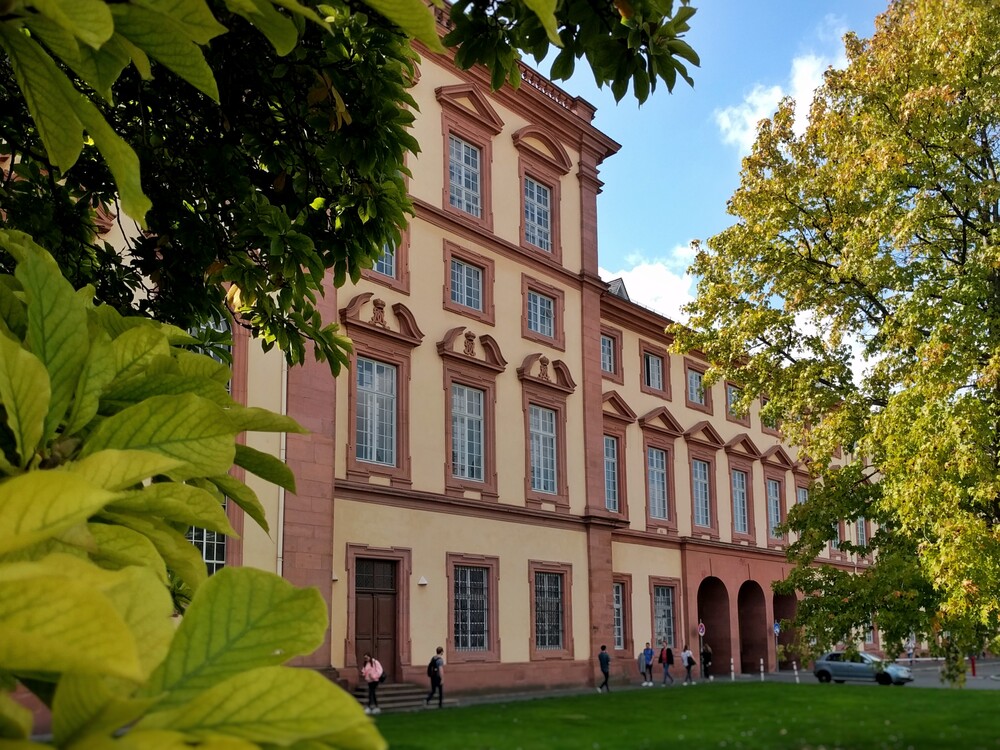 Кильский университет имени христиана альбрехта. Немецкий университет город гёттинген в 1806-м. Кёльнский университет в 1950. Рейнский боннский университет фридриха вильгельма. Штудиенколлег мюнхен.