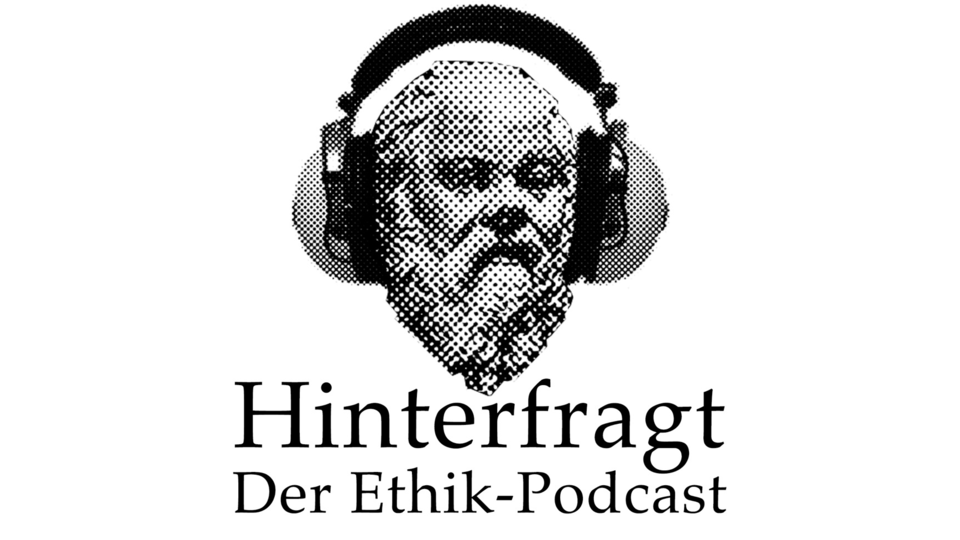 Greyscale image with the breasts of a bearded man wearing headphones. Underneath, the text ‘Hinterfragt’ and in a new line somewhat smaller ‘Der Ethic-Podcast’.