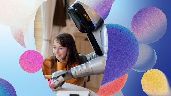 Ein Kind und ein Roboter blicken gemeinsam auf einen Punkt außerhalb des Bildes.
