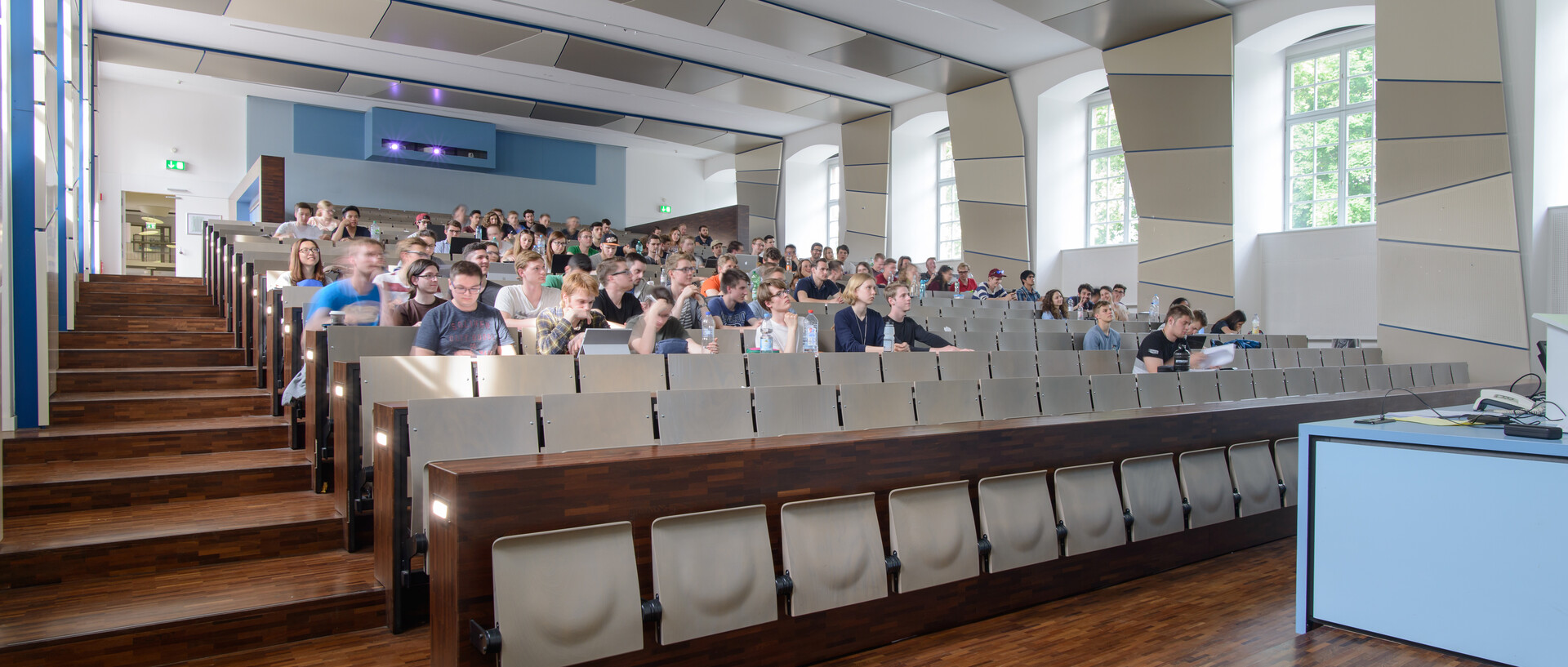 Hörsaal mit Studierenden
