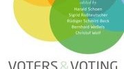 Bild zeigt Buchcover von Voters and Voting in Context