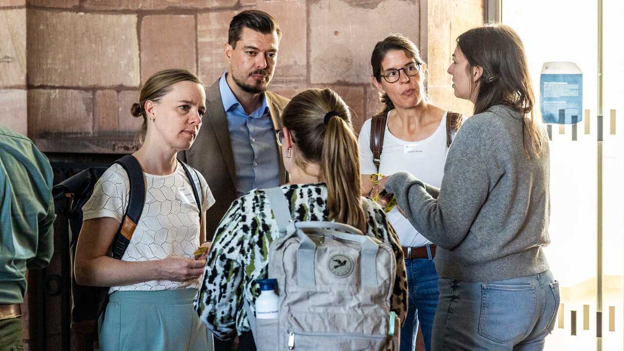 Personen, die sich unterhalten am Tag der Lehre 2026