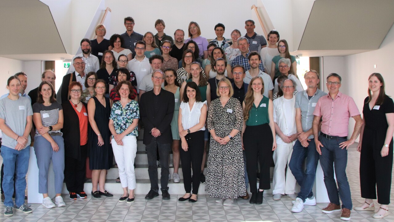 Gruppenbild aller Teilnehmenden auf der Jahrestagung