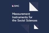 Blaues Rechteck mit weißer Schrift: Measurement Instruments for the Social Sciences.
