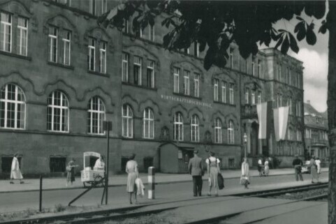 Altes Bild der Wirtschaftshochschule im Lessing-Gymnasium 