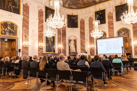 Rittersaal mit Gäste 