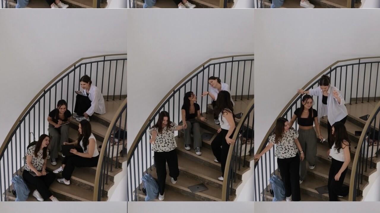 Neun Serienfotos: Vier Studentinnen sitzen auf einer Treppe, unterhalten sich und gehen anschließend hinunter. Ihre Taschen und digitale Geräte bleiben liegen.