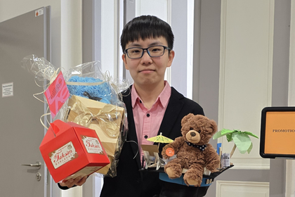 Yumeng with PhD hat and gifts.