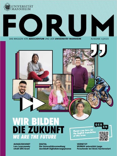 Auf dem Titelbild befinden sich sechs Personen auf türkisfarbenem Hintergrund. Das Wort "Forum" befindet sich ganz oben auf der Titelseite in großen Buchstaben. Unten befindet sich der Schriftzug "Wir bilden die Zukunft. We are the future." 