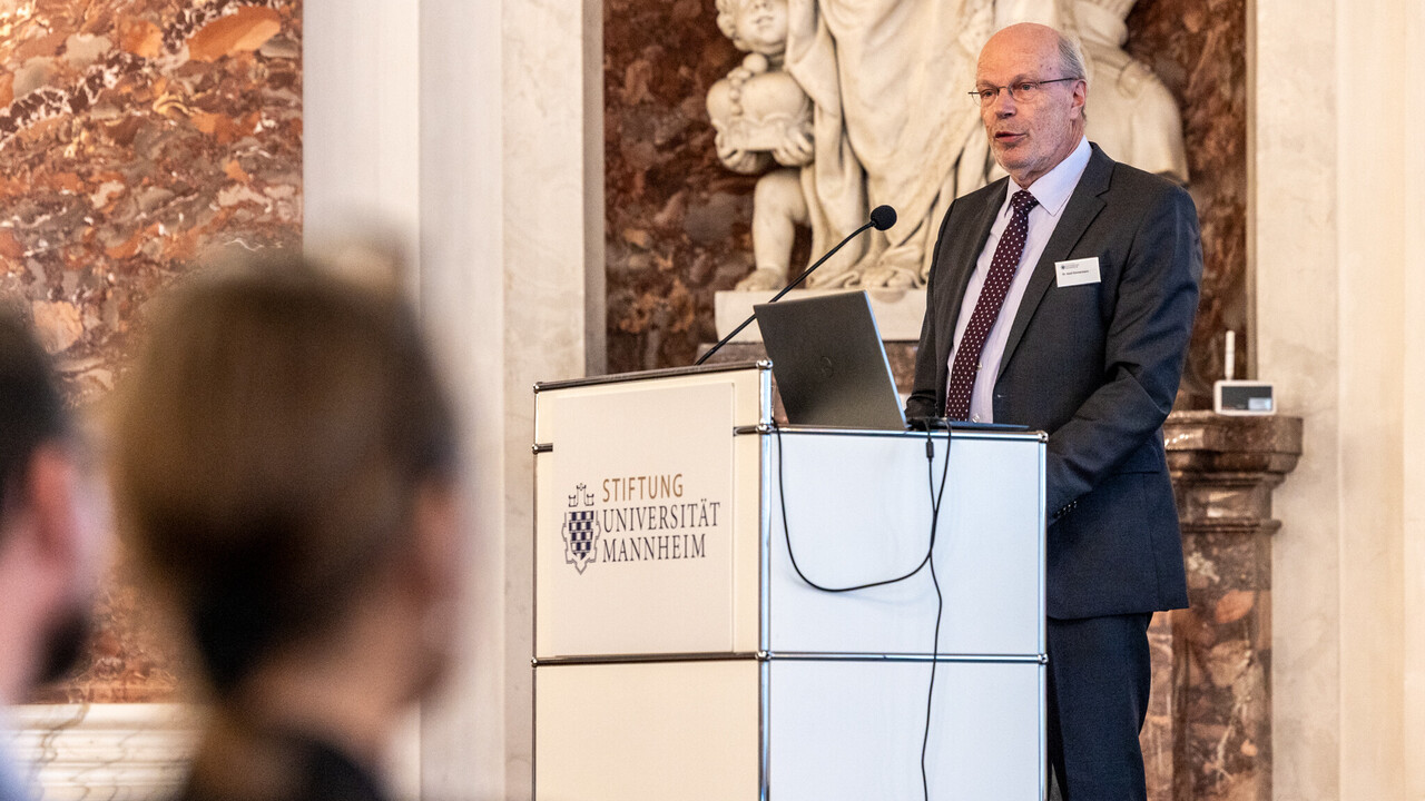 Herr Dr. Zimmermann am Rednerpult